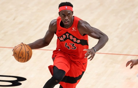 九游体育-西亚卡姆在FPX比赛中夺冠，败北引发热议！