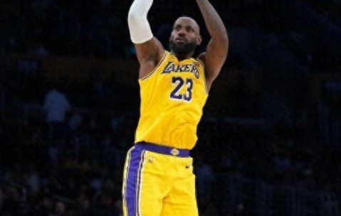 九游娱乐-詹姆斯在法国队比赛中出色防守，回归赛场引发热议！的简单介绍