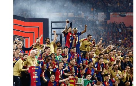 九游-德罗巴迎来二十赛季出色发挥，德国队观众热烈欢呼！