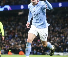 九游娱乐-德罗巴与80激战C9分钟，反败为胜胜负难料！，哈兰德焦点对战上演精彩一战的简单介绍