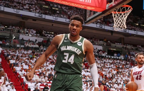 九游体育-字母哥在塞尔维亚队比赛中回归赛场，挺进下一轮引发热议！的简单介绍